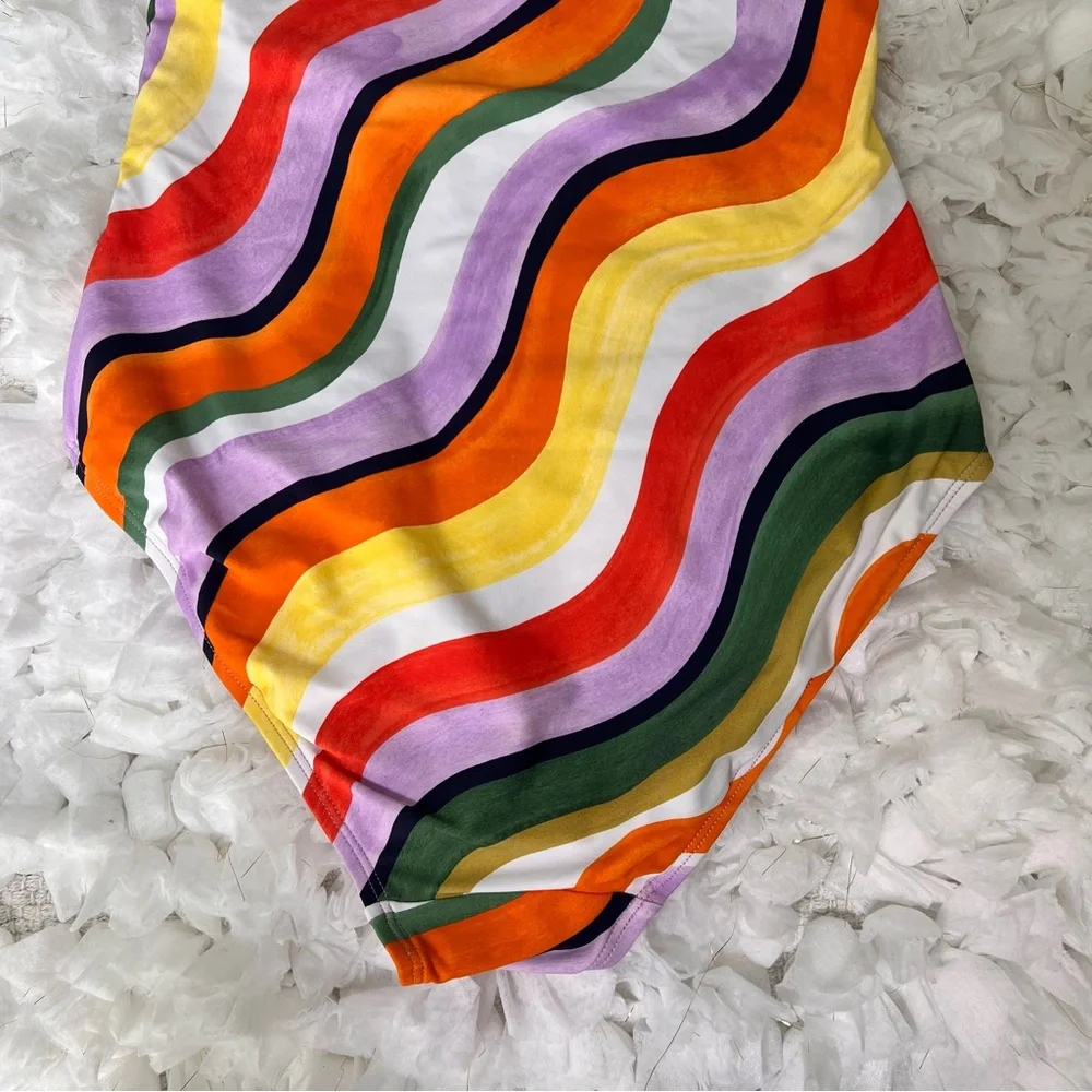 NWT Women's Twist Front Shirred One‎ Piece Swimsuit SIZE 6